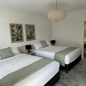 *** Hotel The Shamrock Australia